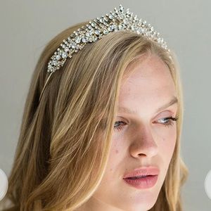 Brides and Hairpins HESSA Crown